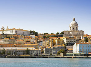 Lissabon Urlaub – Blick vom Tejo auf die Stadt